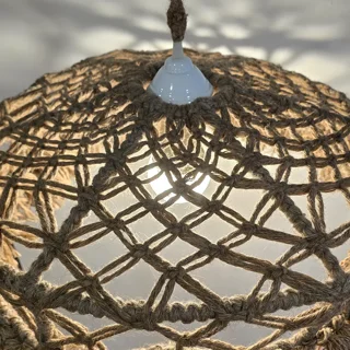 لوستر تزئینی  دفرمه بافته شده با پشم دستریس نسکافه ای