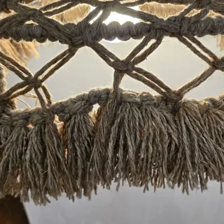 لوستر تزئینی  دفرمه بافته شده با پشم دستریس نسکافه ای