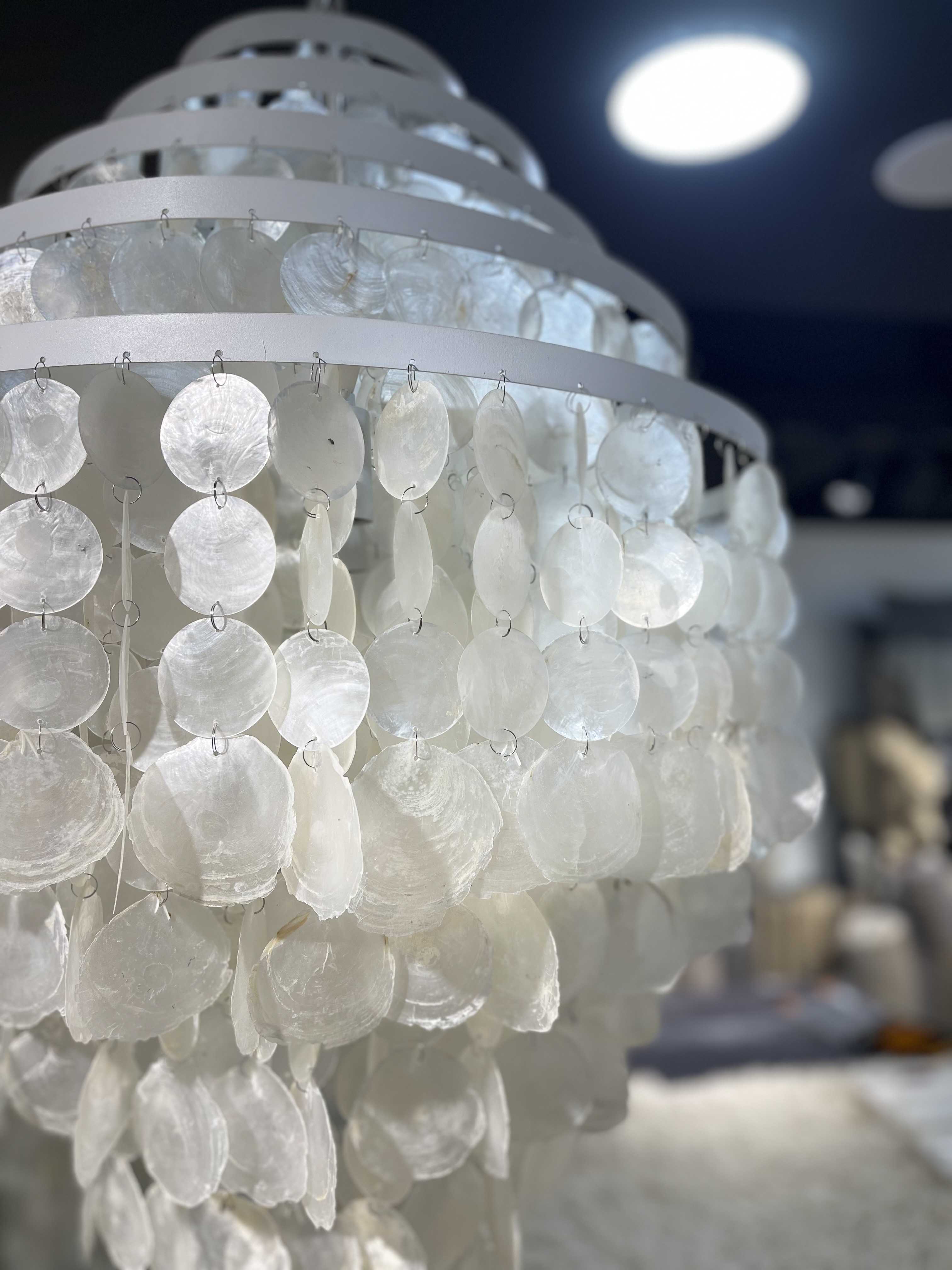 لوستر فریم دایره مدل خمره ای ترکیب صدف گرد و دفرمه (کالای لوکس)