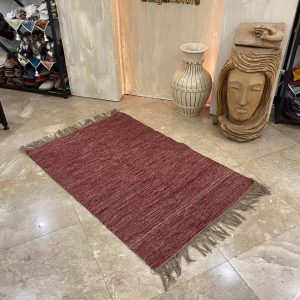 گلیم حرمی قرمز طرح ساده مدرن یک و نیم متری